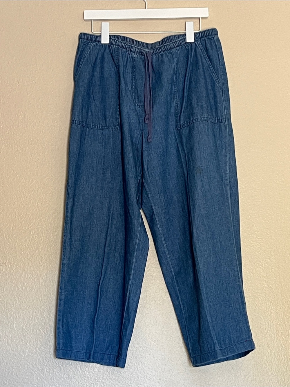 L.L. Bean Classic Fit High Rise Drawstring Blue Denim Straight Leg Capris, Large - Picture 2 of 8